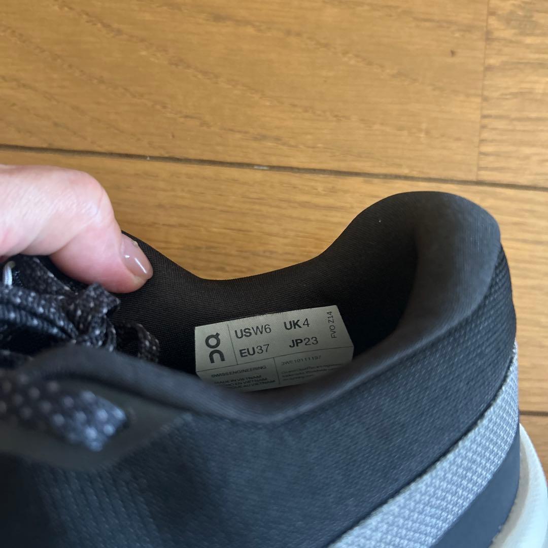 On cloud monster2 23.0㎝