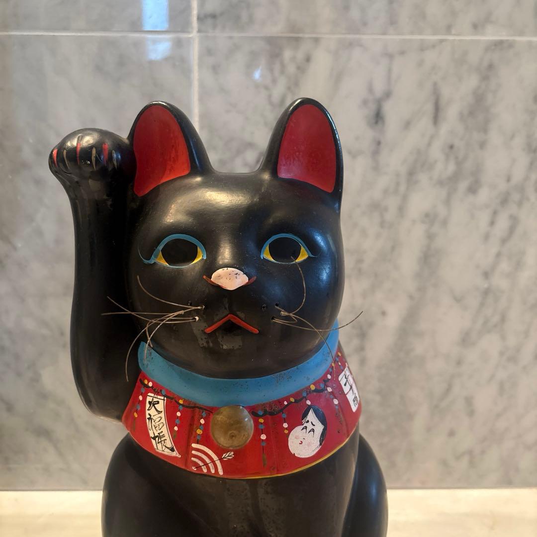 アンティーク妖艶な瞳とシュッとしたお顔立ちおかめさんが福を運ぶ特大招き猫