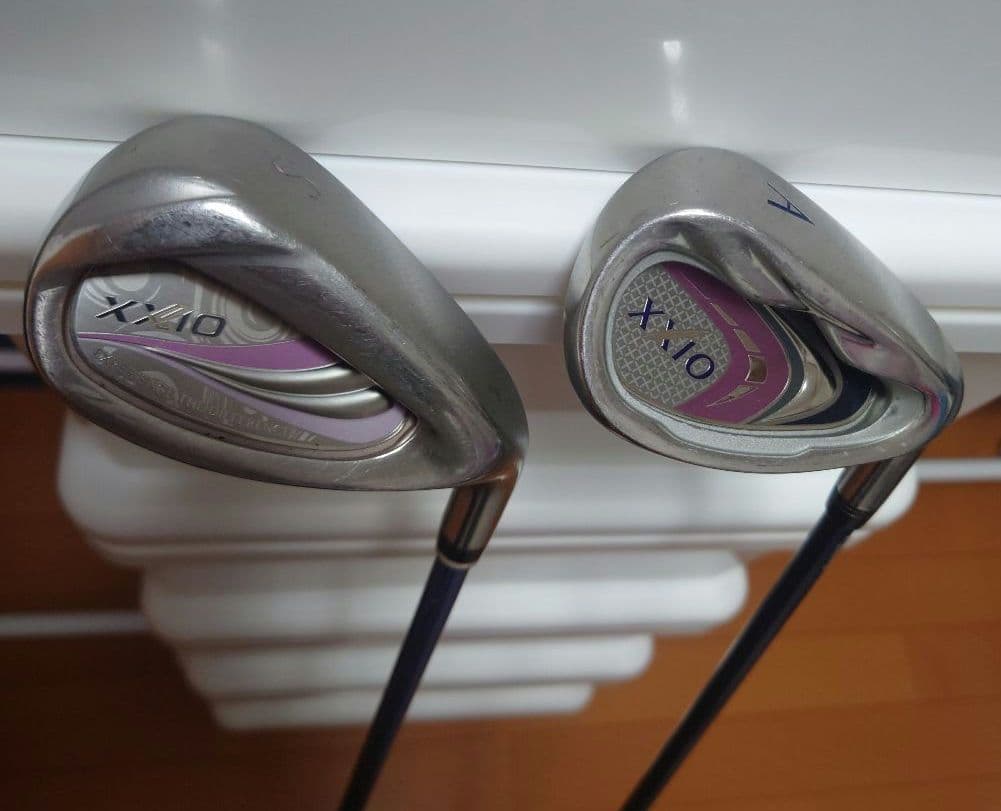 【大幅値下げSALE中❣️】ゼクシオ レディースゴルフクラブセット SW AW