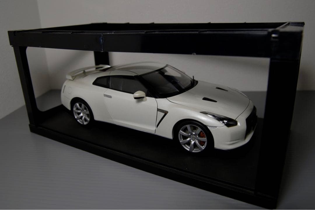 オートアート 日産 35 GTR 白 1/18 ミニカー