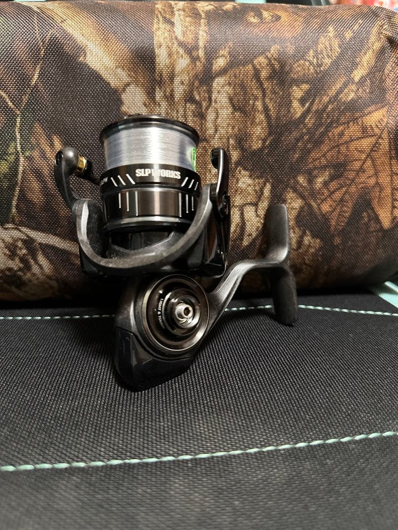 ダイワ ディスプラウト SLP 21 LT2000SSーSLPW 黒い特務機2