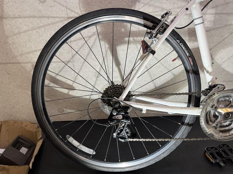 GIANT ESCAPE R3 クロスバイク sizeM　ホワイトカラー