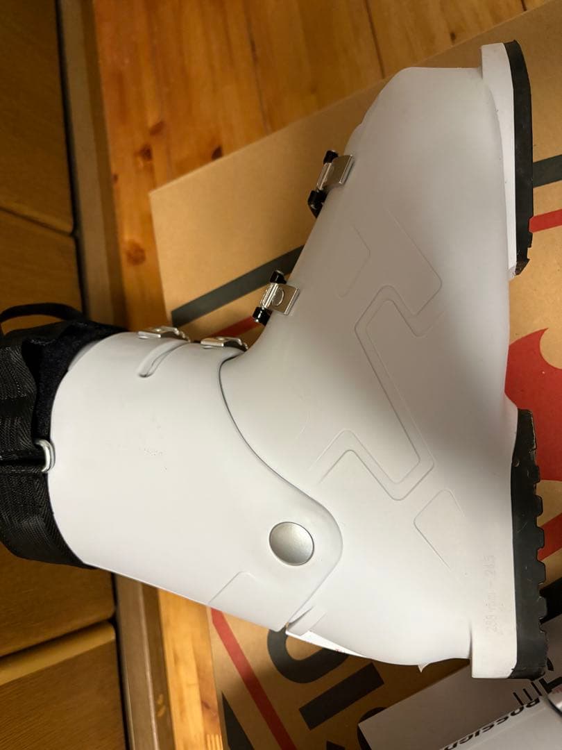 i*n様 スキーブーツ　ROSSIGNOL レディース　ロシニョール PURE