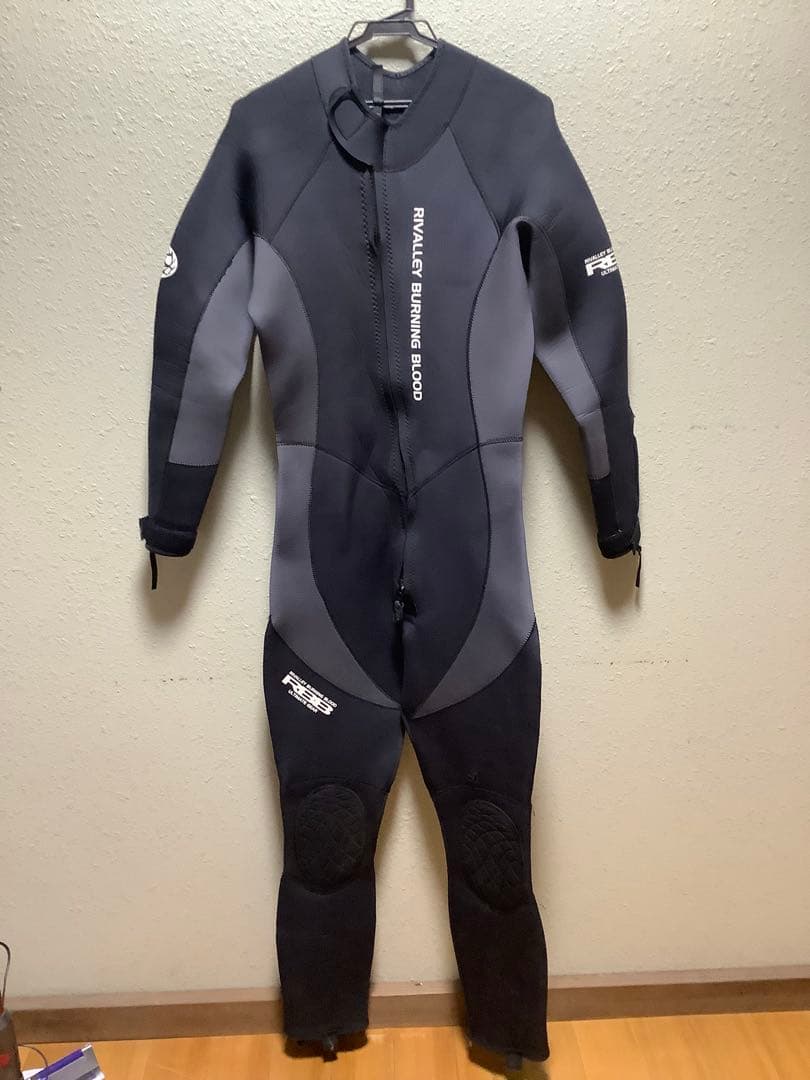 リバレイ　ウェットスーツ Mサイズ　グレー