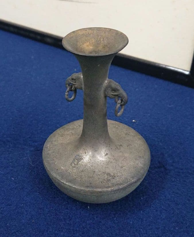 古銅仏花器耳飾り付き