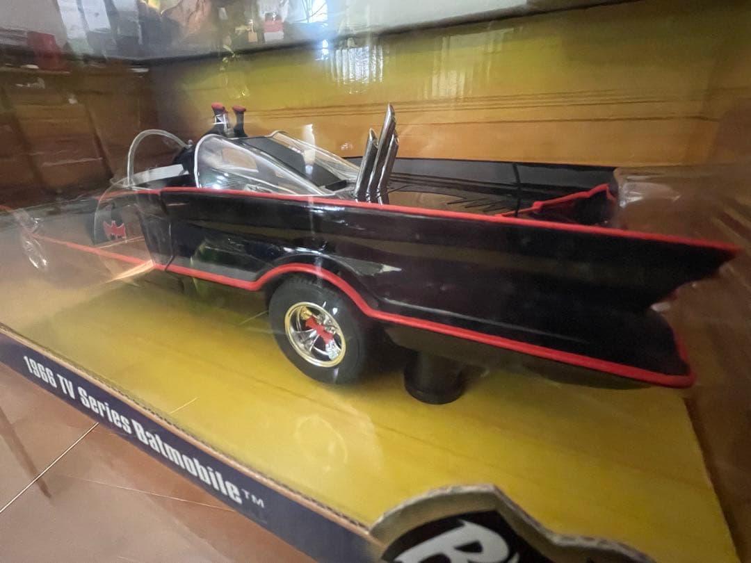 価格変更 1/18 バットマン バットモービル TVシリーズ1966