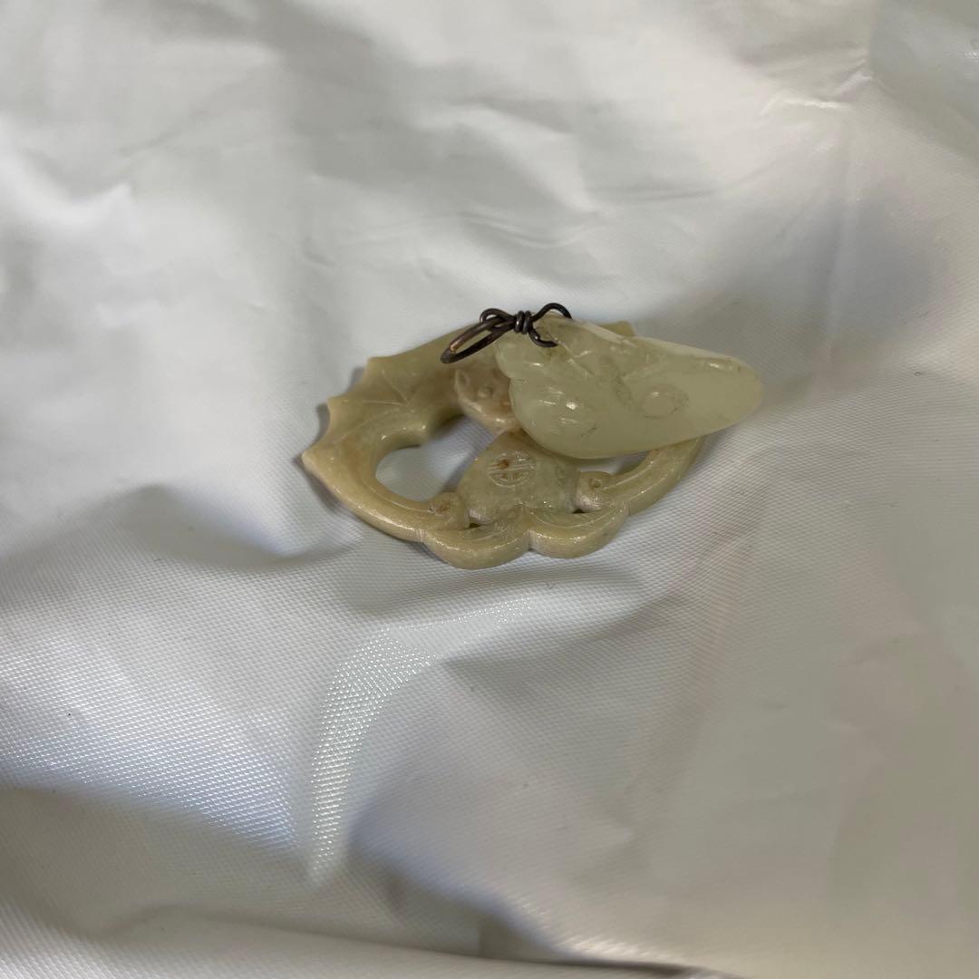 砡　砡石　玉　中国　China アンティーク　骨董　蝙蝠　手彫り　ペンダント　石