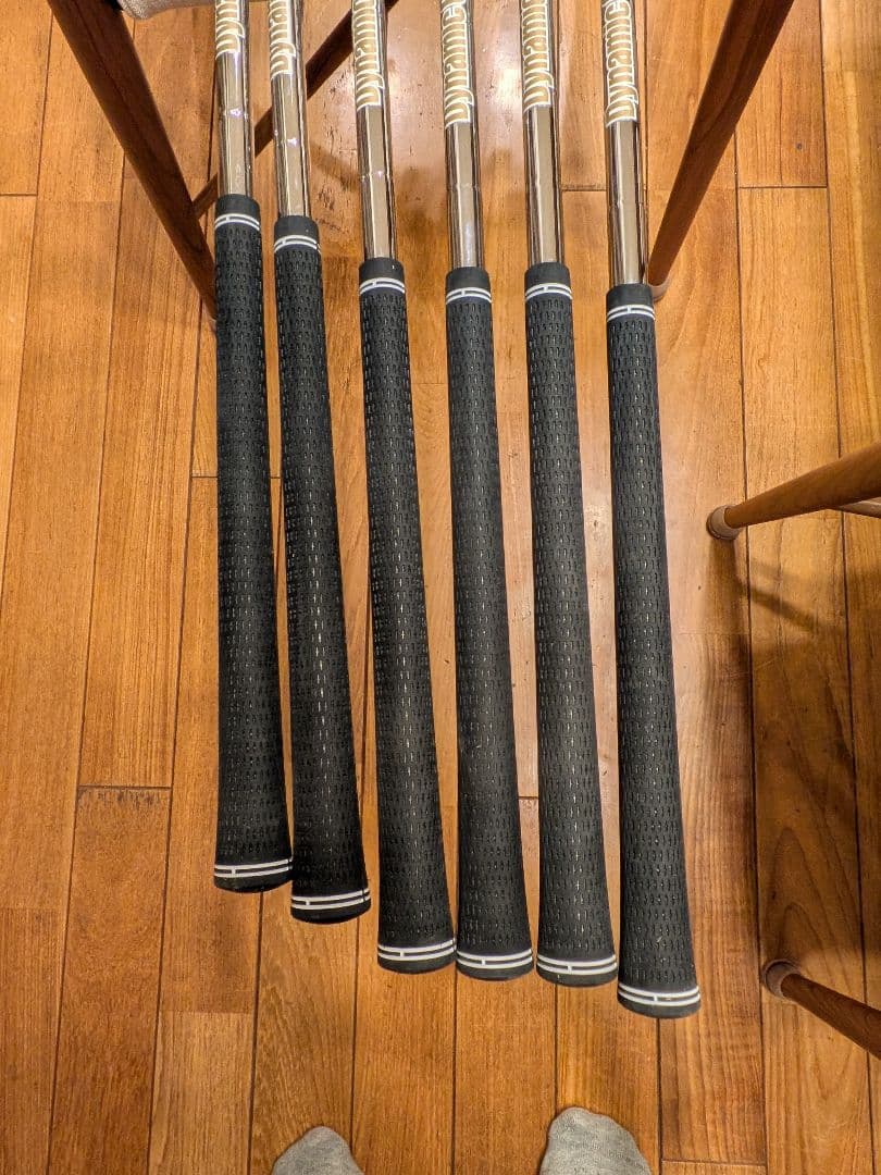 新品同様！スリクソンzxi5アイアン。5〜PW6本セット。DG105Xシャフト。