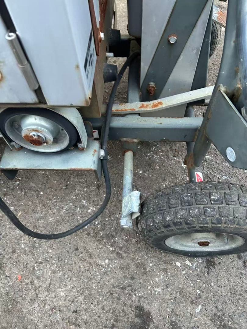 IDG3100M ディーゼル発電機　投光器付き動画あり （B872)