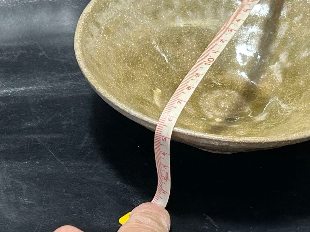 美しい古美術◾️蔵から深みのある緑色の釉薬が流れる上品で美しい平茶碗が出て来ました