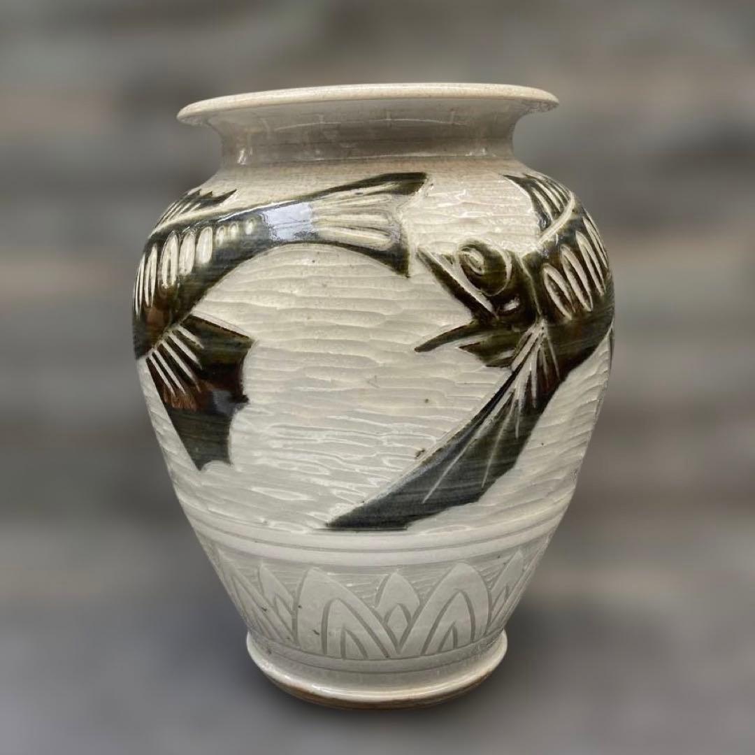 魚のモチーフ 陶器花瓶.壺