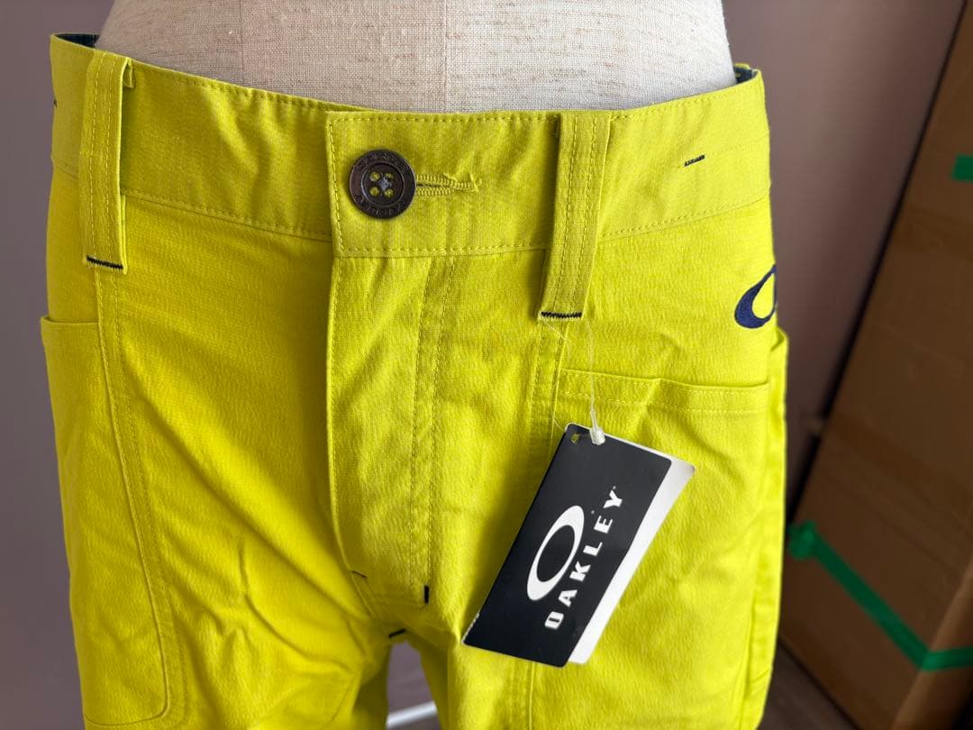 OAKLEY オークリー　ゴルフハーフパンツ　イエロー 32インチ新品