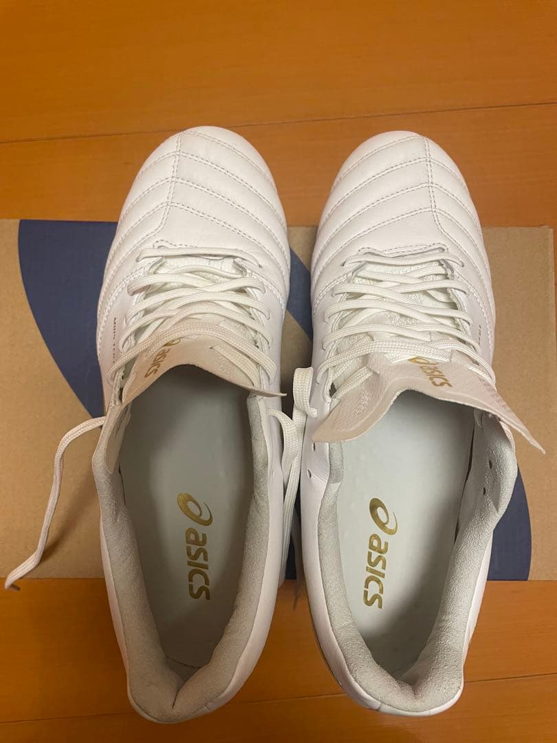 ASICS サッカースパイクホワイト/ゴールド25.5cm
