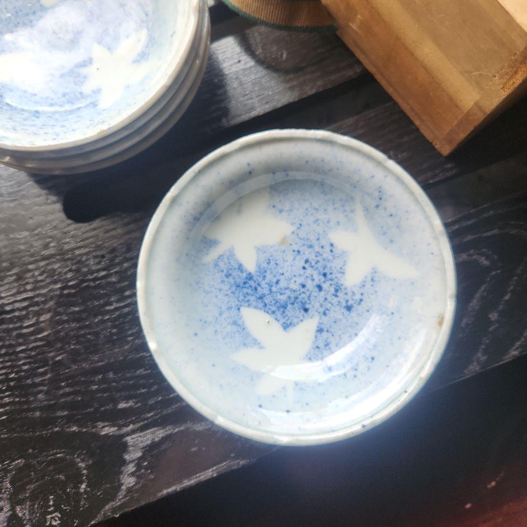 骨董　古伊万里　吹墨青い葉模様の小皿セット