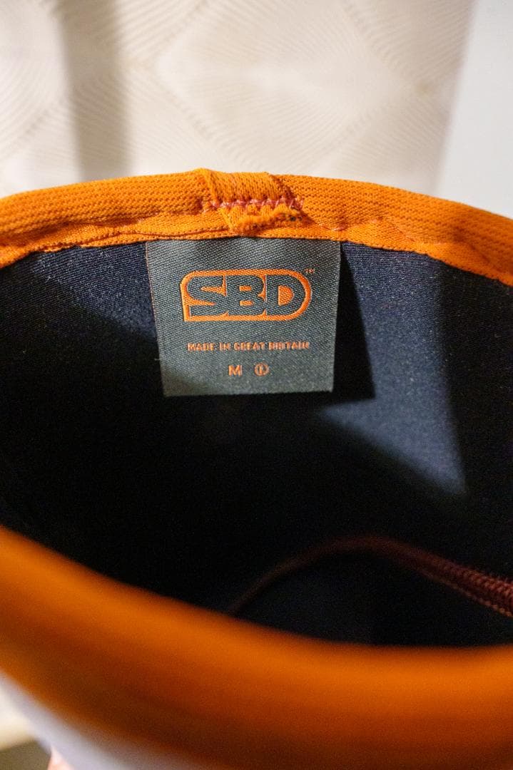 ほぼ新品SBDニースリーブ グレー Mサイズ