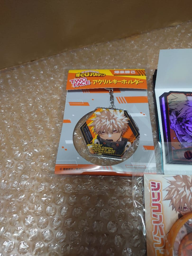 爆豪勝己　アクリルキーホルダー　シリコンバンド　ポスター　ホロカードコレクション