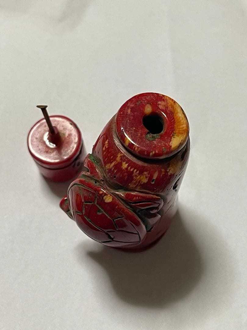 値下げ　赤い亀の彫刻　珊瑚風　鼻煙壺？　山珊瑚？希少