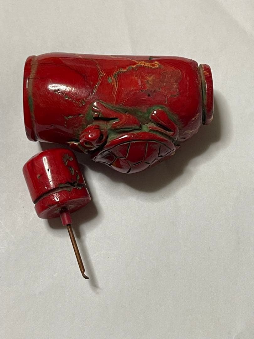 値下げ　赤い亀の彫刻　珊瑚風　鼻煙壺？　山珊瑚？希少
