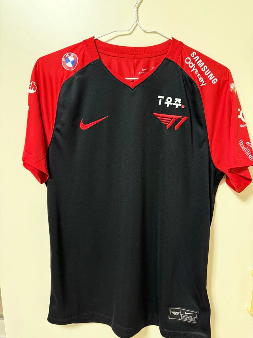 2022 T1 UNIFORM FAKER選手のジャージ 黒/赤