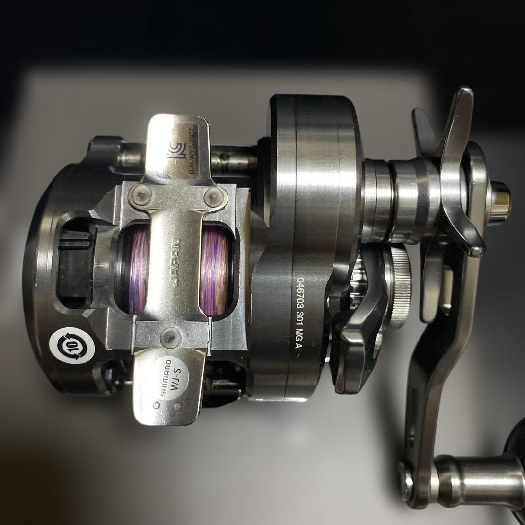 シマノ　24 オシアコンクエストCT 301MG (左)