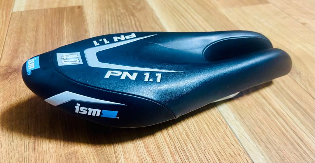 ISM PN 1.1 サドル 40 ブラック