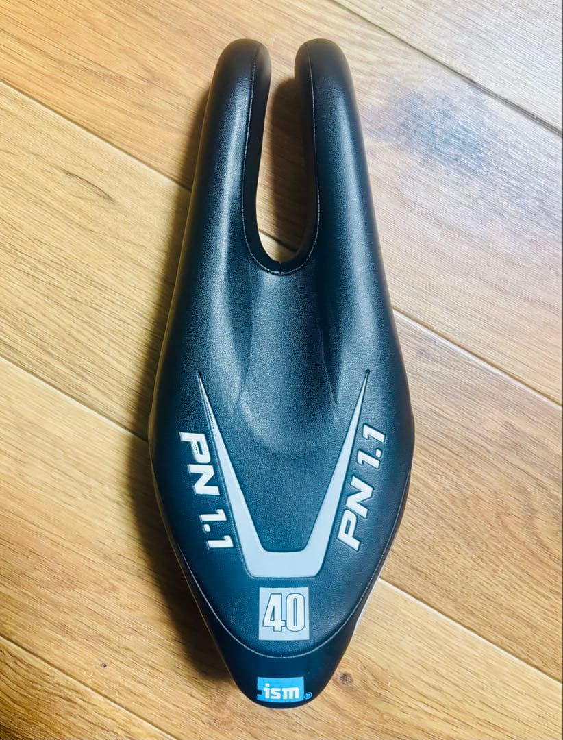 ISM PN 1.1 サドル 40 ブラック
