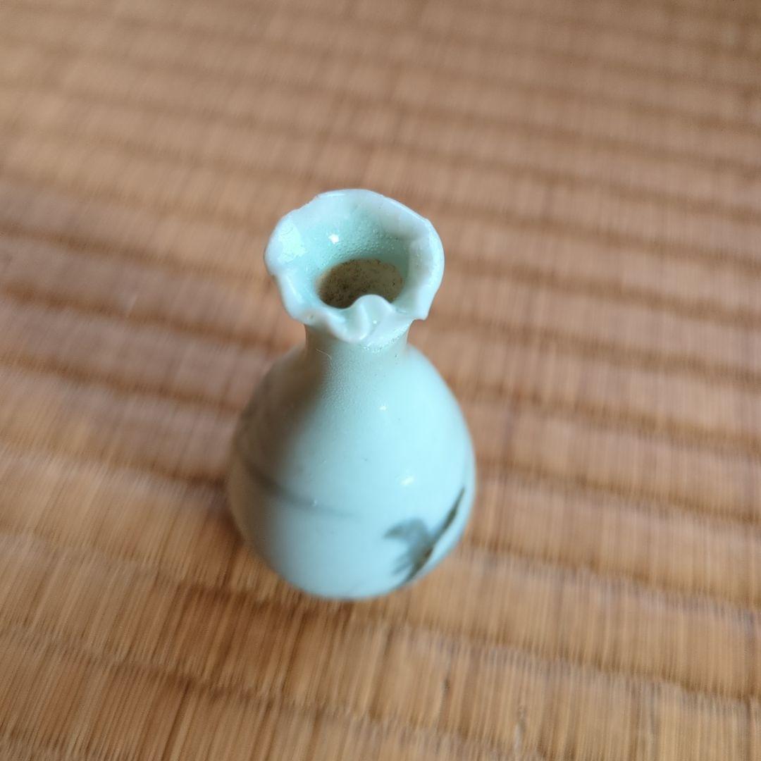 淡い青色 陶器 ミニチュアフラワーベース　初期伊万里