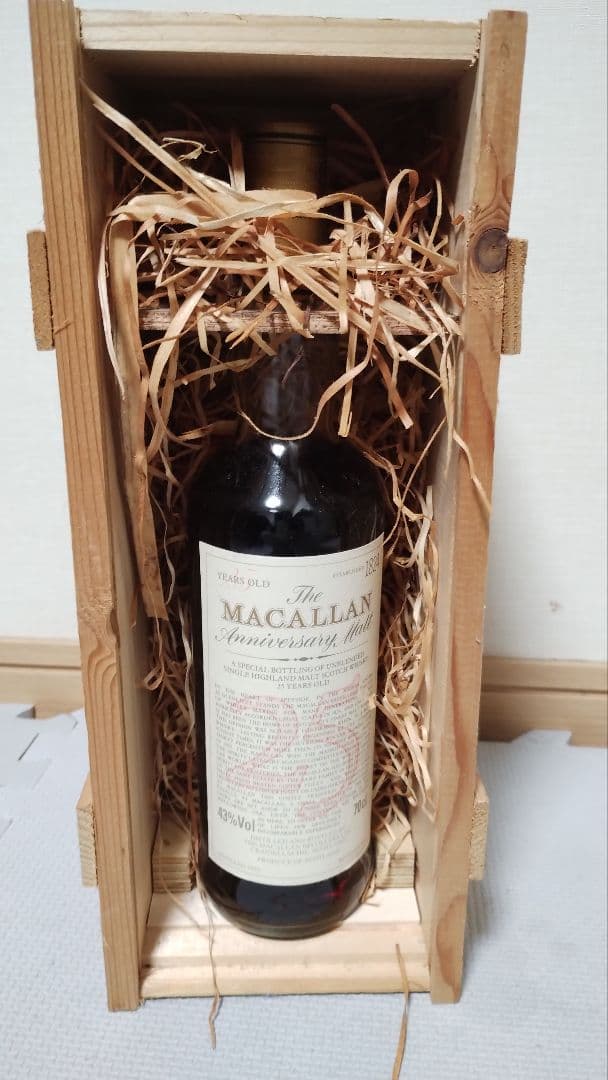 The Macallan 25年 アニバーサリー　木箱入り　（マッカラン）