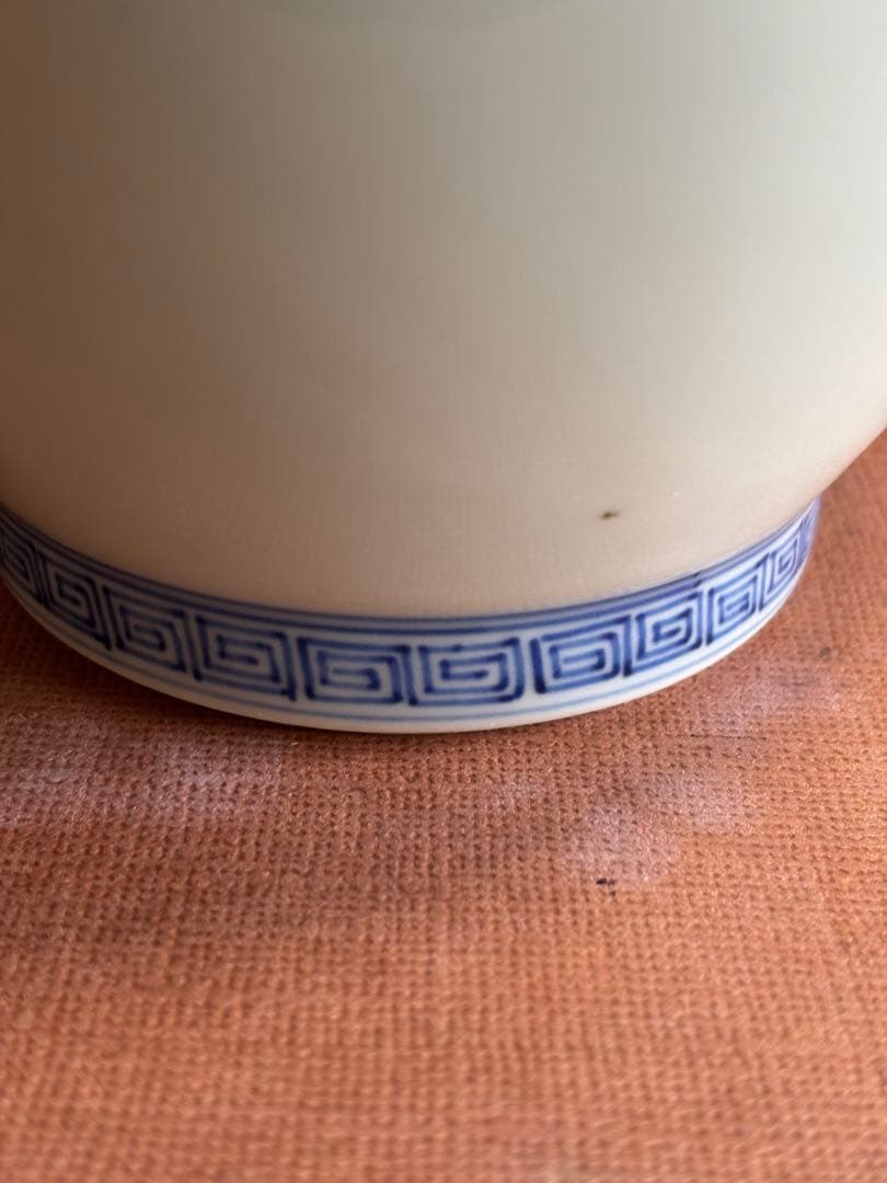 人間国宝重要無形文化財十三代柿右衛門作色絵牡丹唐花剣菱文花瓶