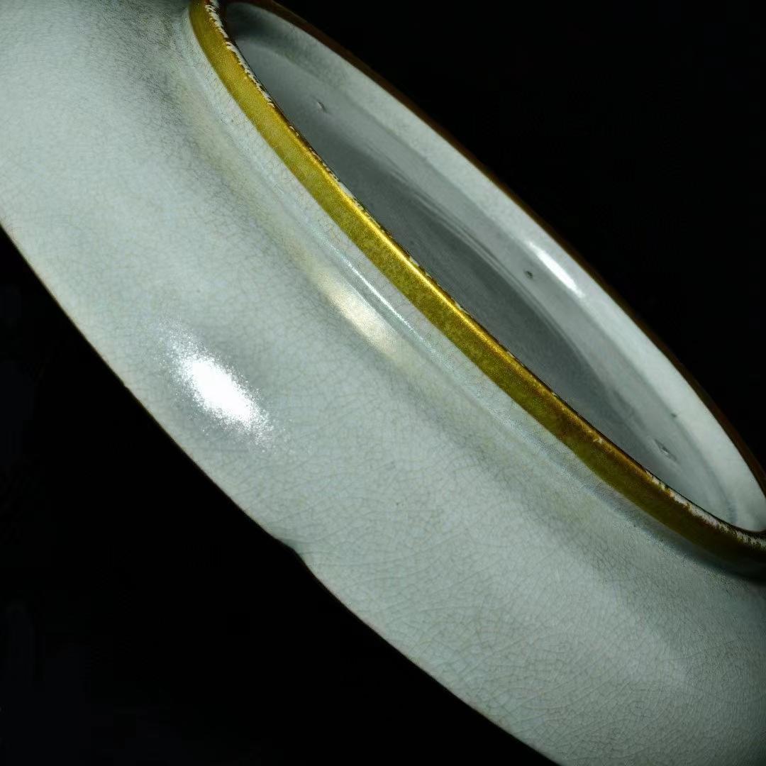 中国古美術・旧蔵の貝殻を鎏金で飾った陶磁器、侍女の文様が施された葵口洗・5x30