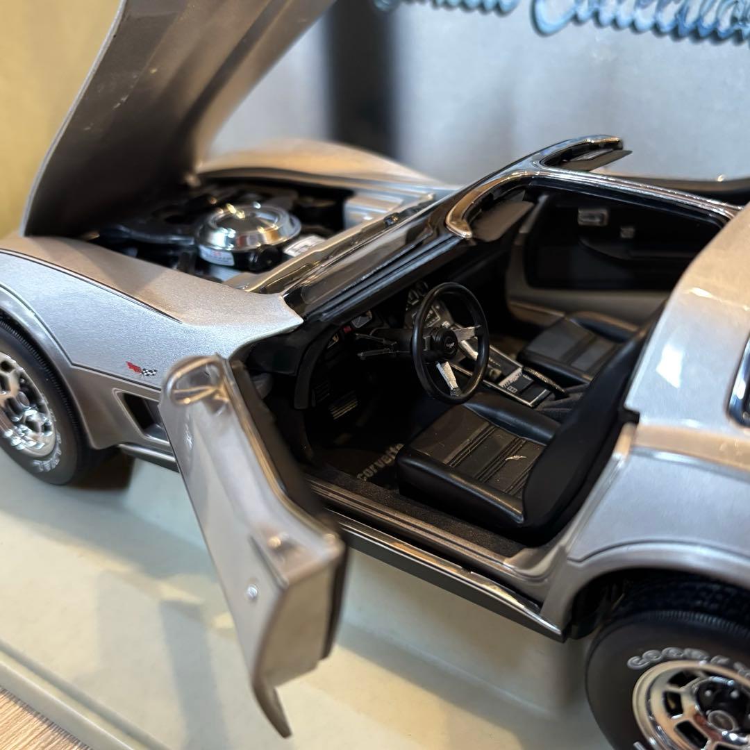 UTモデルズ 78シボレー コルベット アニバーサリー グリーンライト 1/18