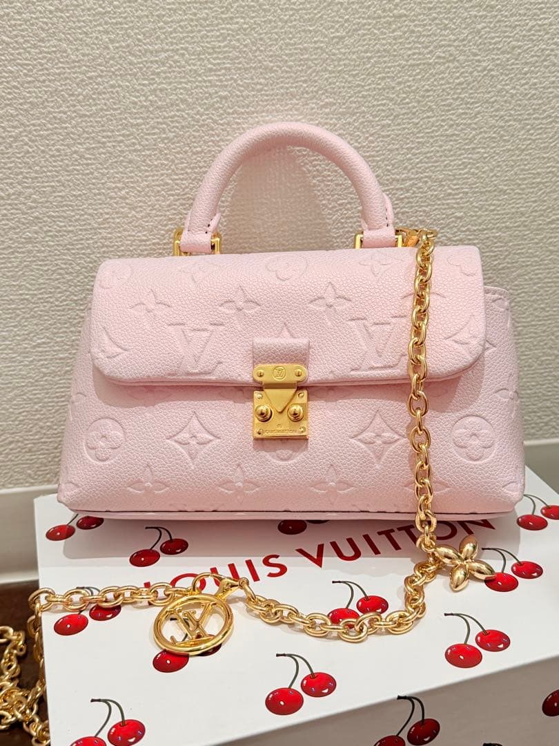 ノベルティ　モノグラム　花デザイン　バッグ