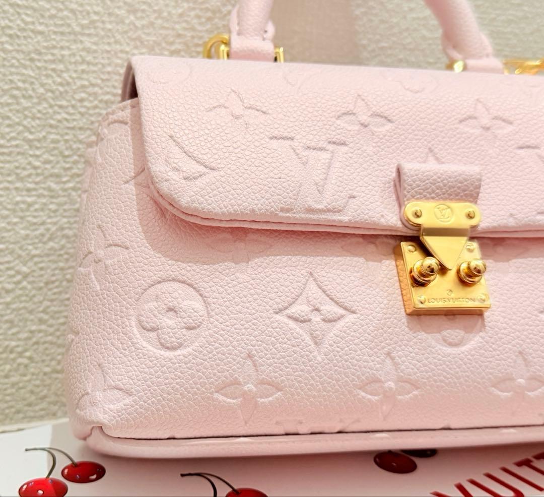 ノベルティ　モノグラム　花デザイン　バッグ