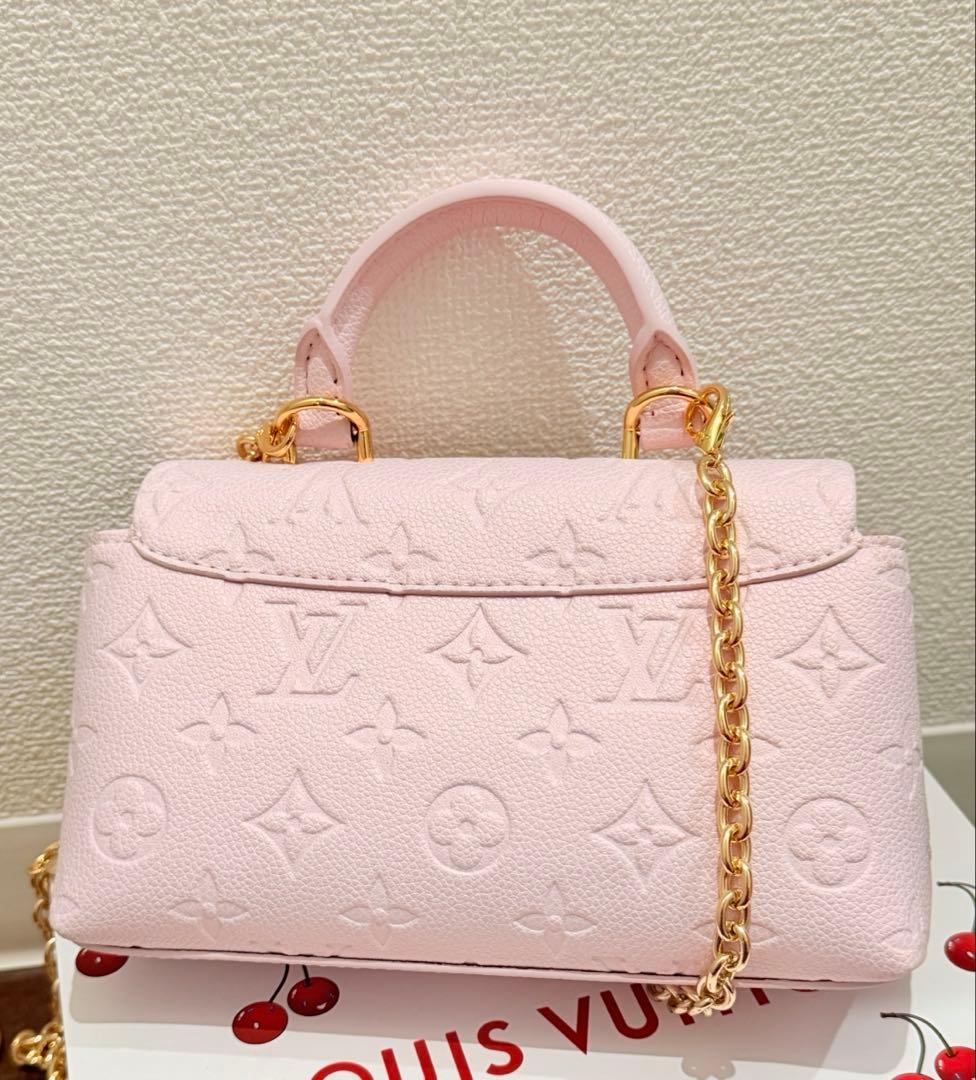 ノベルティ　モノグラム　花デザイン　バッグ