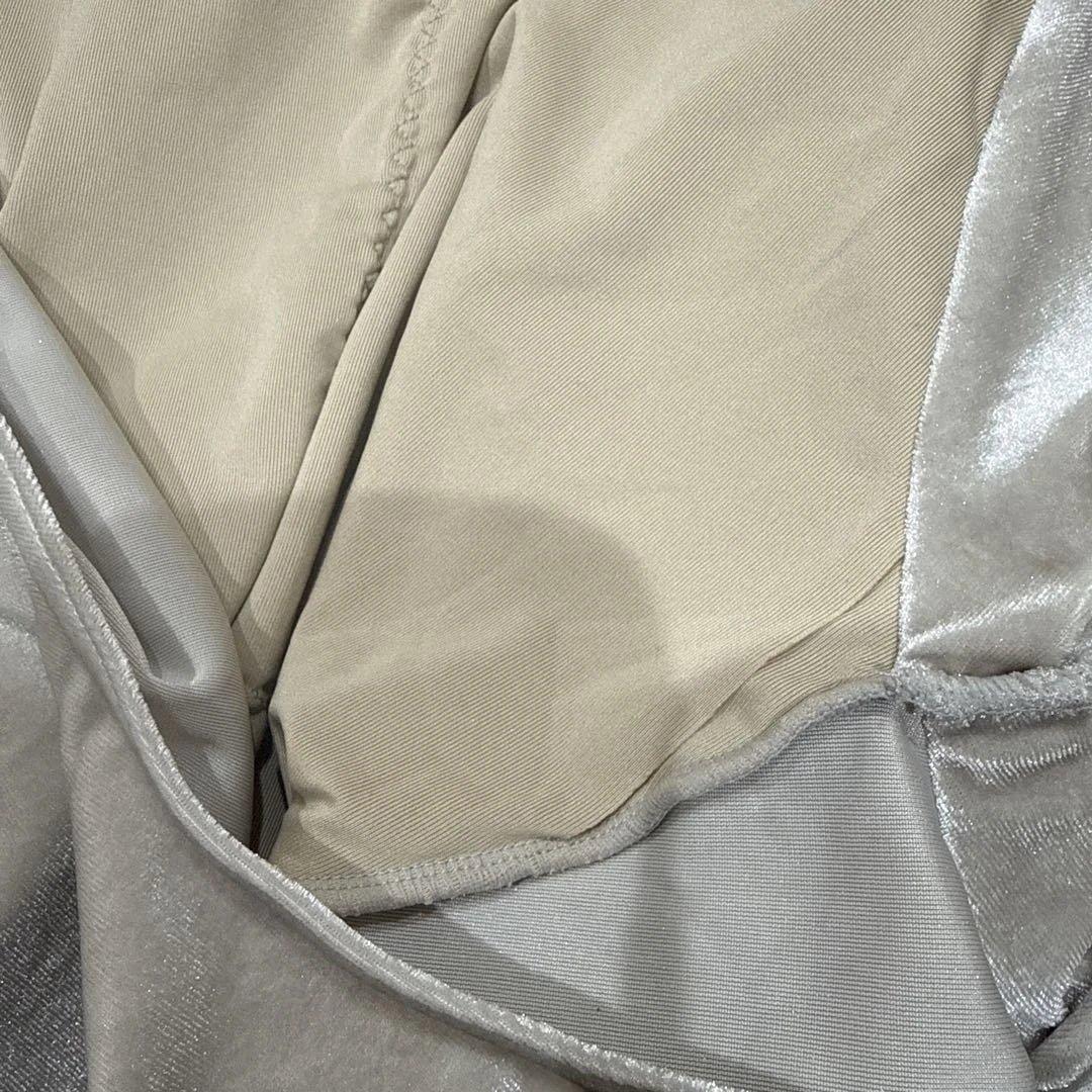 【未使用】ベロア生地レオタード　スカート付き　グレージュ