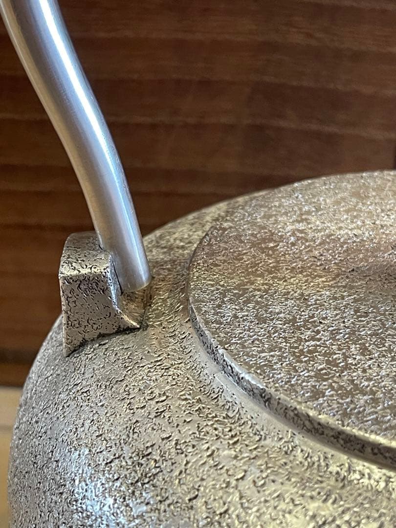 純銀保証　純銀製槌目湯沸1091g 銀瓶　桐箱　刻印あり　急須　茶壺　茶道具鉄瓶