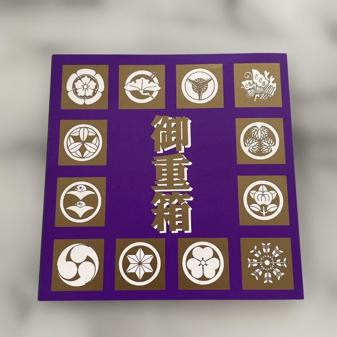 未使用　漆塗り重箱 黒 赤内側 金色紋様　丸に違い鷹の羽