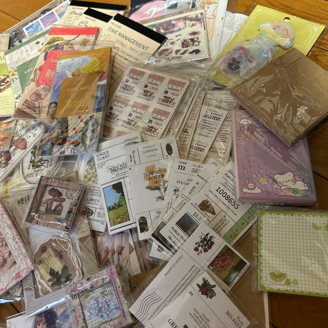 紙モノまとめ売り⭐️訳あり処分、海外コラージュ素材紙、シールメモ、スタンプ、雑貨等
