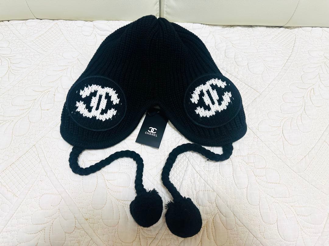 新品未使用CHANELノベルティ☆ウールニット帽ブラックロゴ入りホワイト白黒