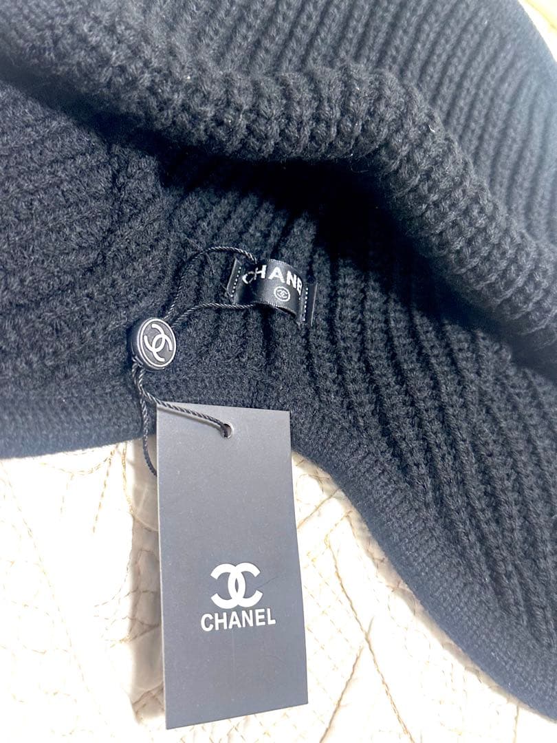 新品未使用CHANELノベルティ☆ウールニット帽ブラックロゴ入りホワイト白黒