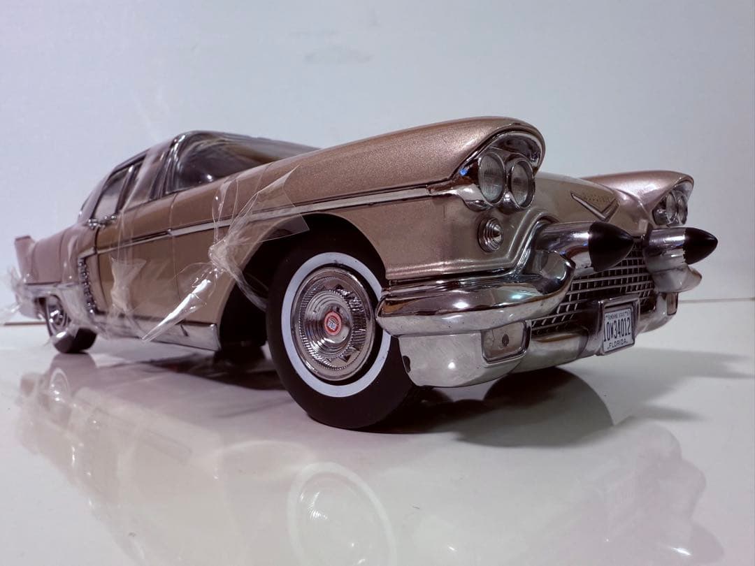 サンスター/'57 Cadillacキャデラック エルドラド ブロアム 1/18