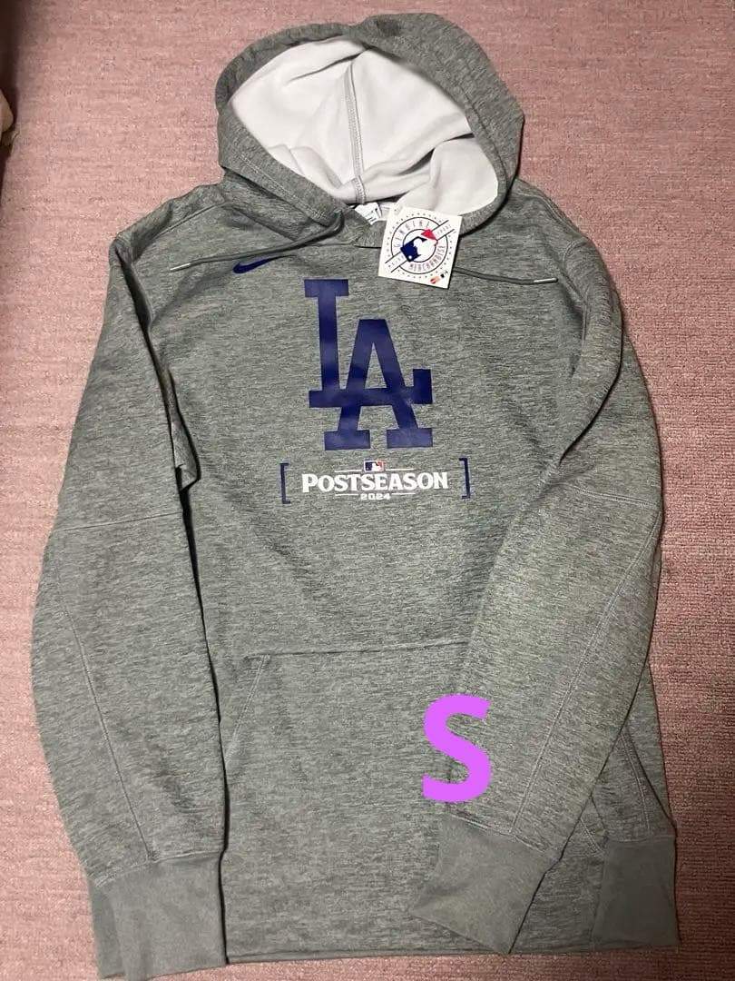 レアアイテム日本未発売　ドジャース　ポストシーズン2024優勝パーカー　Mサイズ