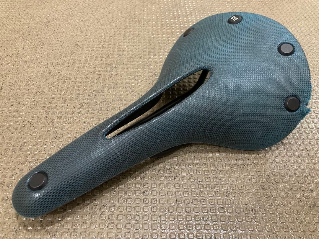 Brooks C17 Carved (octane) サドル