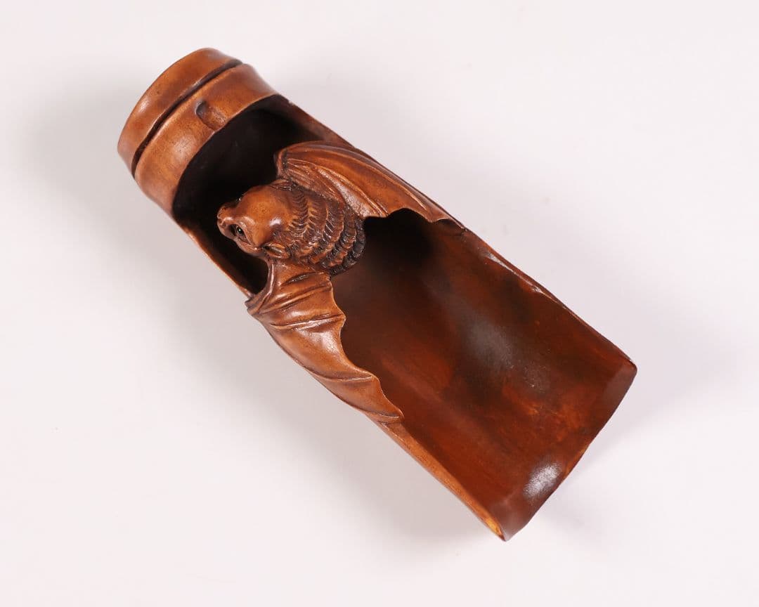 木製 提物 根付 玉松(銘) 茶合形 蝙蝠 彫刻 木彫り【MA926】