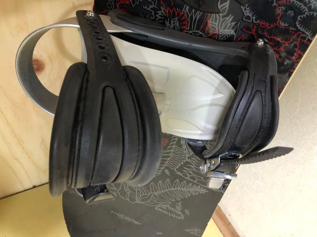 人気のBurtonBluntスノーボードとSIMSビンディングセット