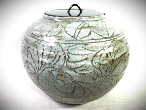 青釉 花模様 水指 陶器 信楽焼 青磁 唐草彫 水指 中郷窯 銘「郷」茶道具