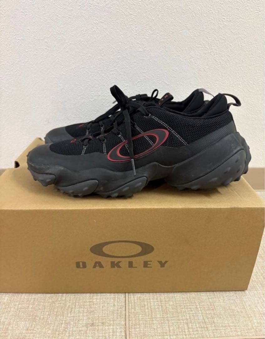 OAKLEY ブラック/レッド スニーカー