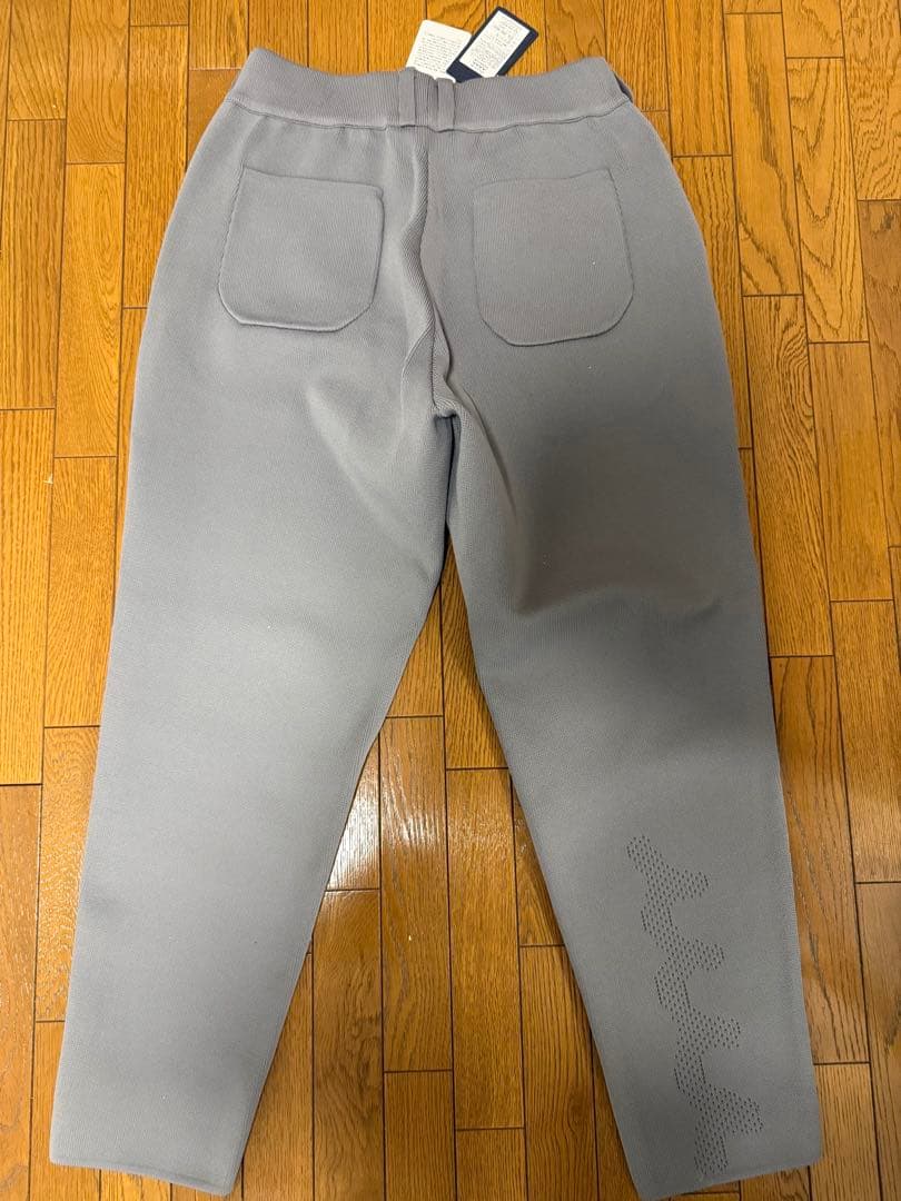 新品未使用品　muta グレー ストレッチパンツ Lサイズ