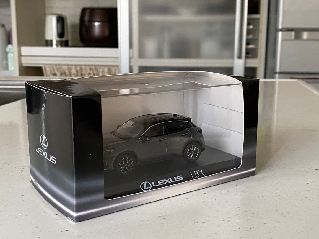 【新品】Lexus LBX ミニカー 1/43 スケール グレー