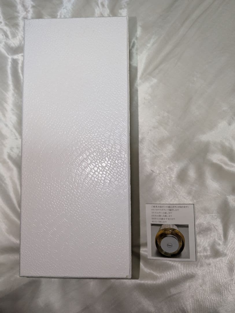 ルイ・ヴィトン シャンパン 新品箱付き、チャーム、光るボトル。